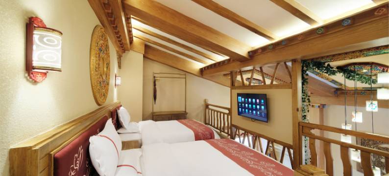 香格里拉松赞林藏地圣莲藏式庭院酒店图片