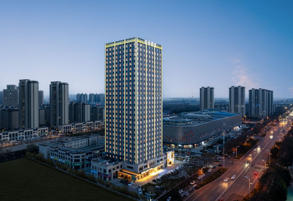 阜阳颍州万达广场颍州南路亚朵酒店外景图