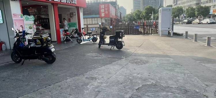 鸿运公寓(深圳应人石地铁站店)图片