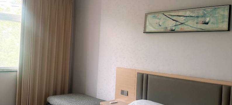 南山商务宾馆(武汉东吴大道地铁站店)图片