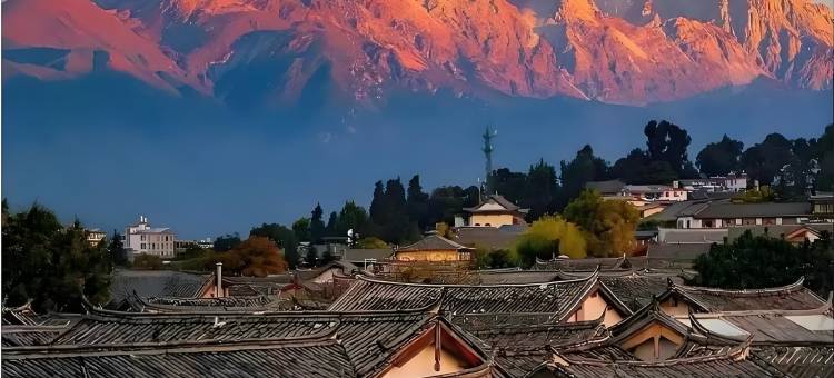 丽江古城半山归吾•山隐日照金山丨观古城全景美宿(大水车店)图片