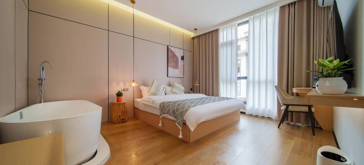 清院民宿(建水古城小火车店)图片