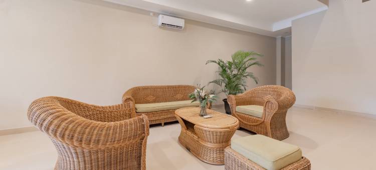 RedDoorz Plus near Surapati Core图片