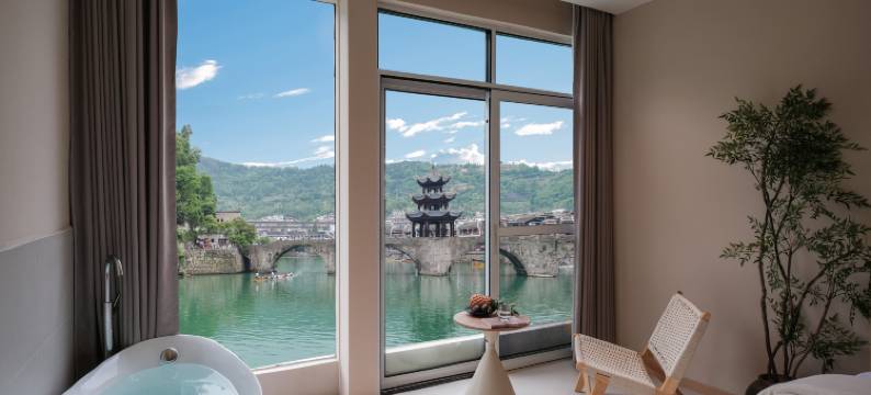 阳与光江景设计民宿(镇远古城祝圣桥店)图片