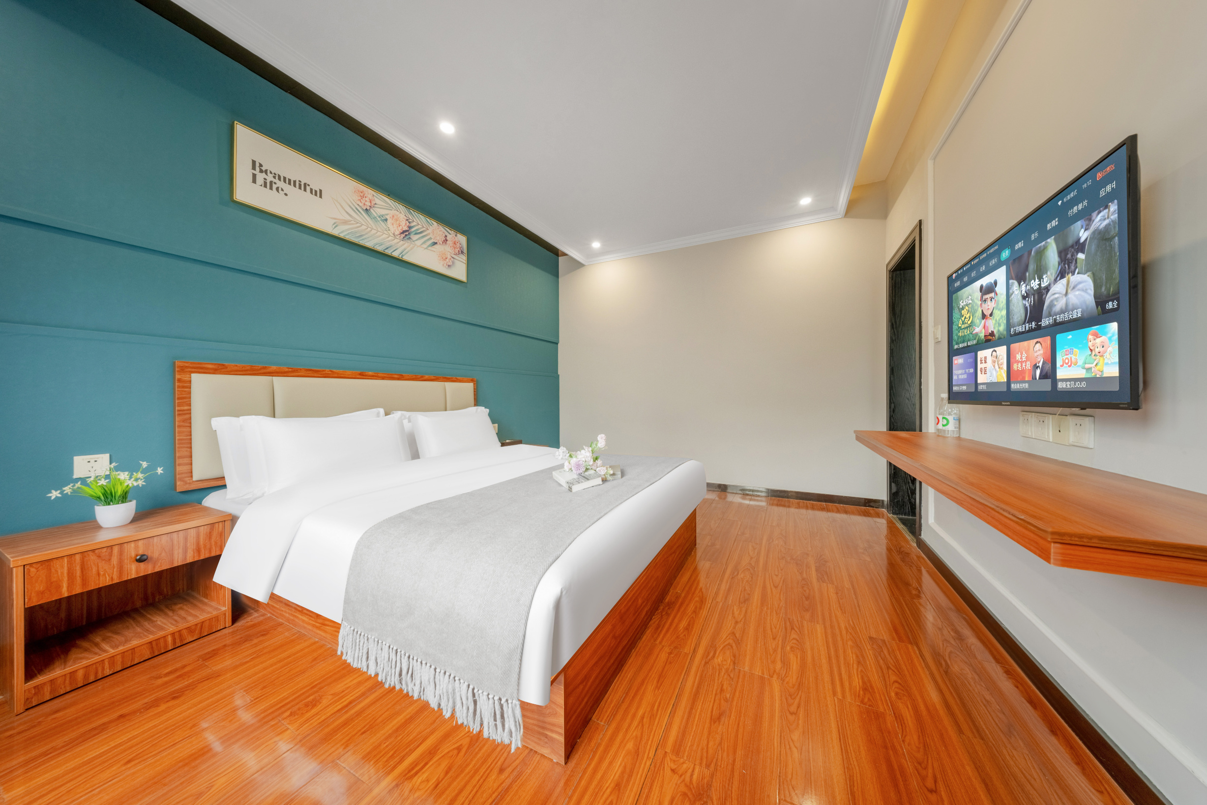 Holiday Inn CenturyHotel Overview