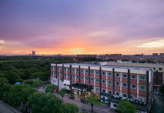 Rezen Select  Shanghai International Resort Over view