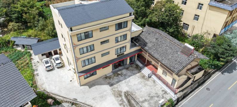 泸定磨西红孜酒店图片