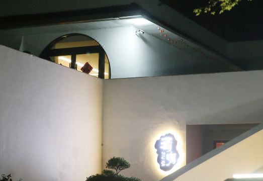 yixinglongchiyuansu hotelHotel Overview