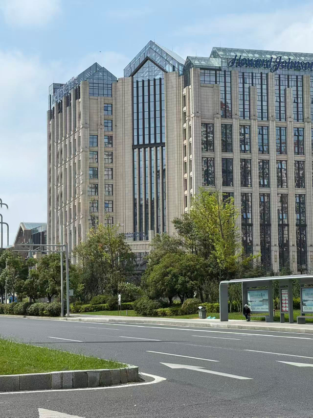 GUIAN HOWARD JOHNSON ZHIYUF HOTEL Over view