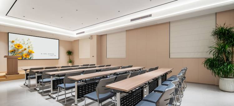 朋桔酒店(信阳高铁东站店)图片