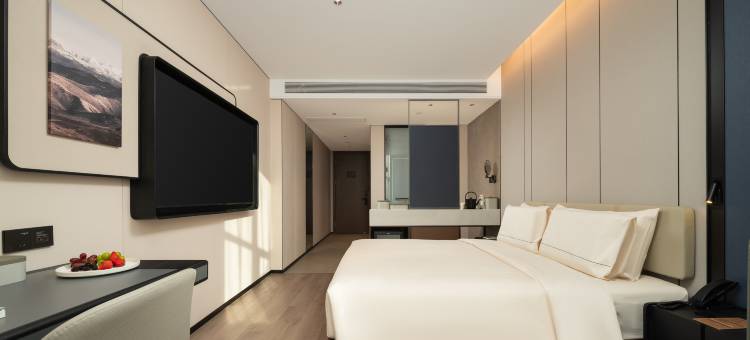 吐鲁番国泰民生广场军民共建路亚朵酒店图片