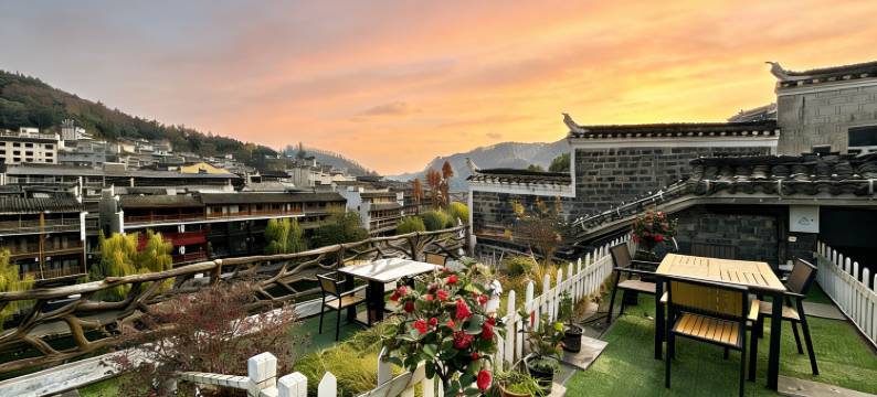 西栅江景民宿(凤凰古城景区沱江店)图片