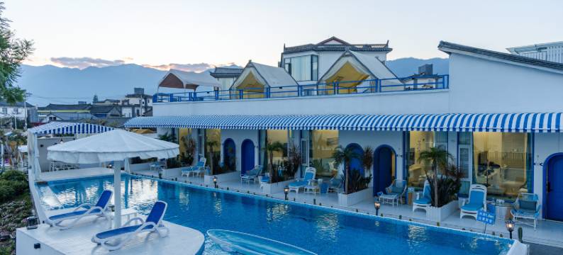 海恋|Cloud Nest·云栖蓝湾·设计师无边泳池度假民宿(洱海店)图片