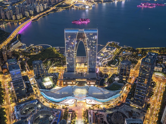 凤凰国际丨CBD高空城景丨观前酒店公寓(苏州金鸡湖东方之门店)