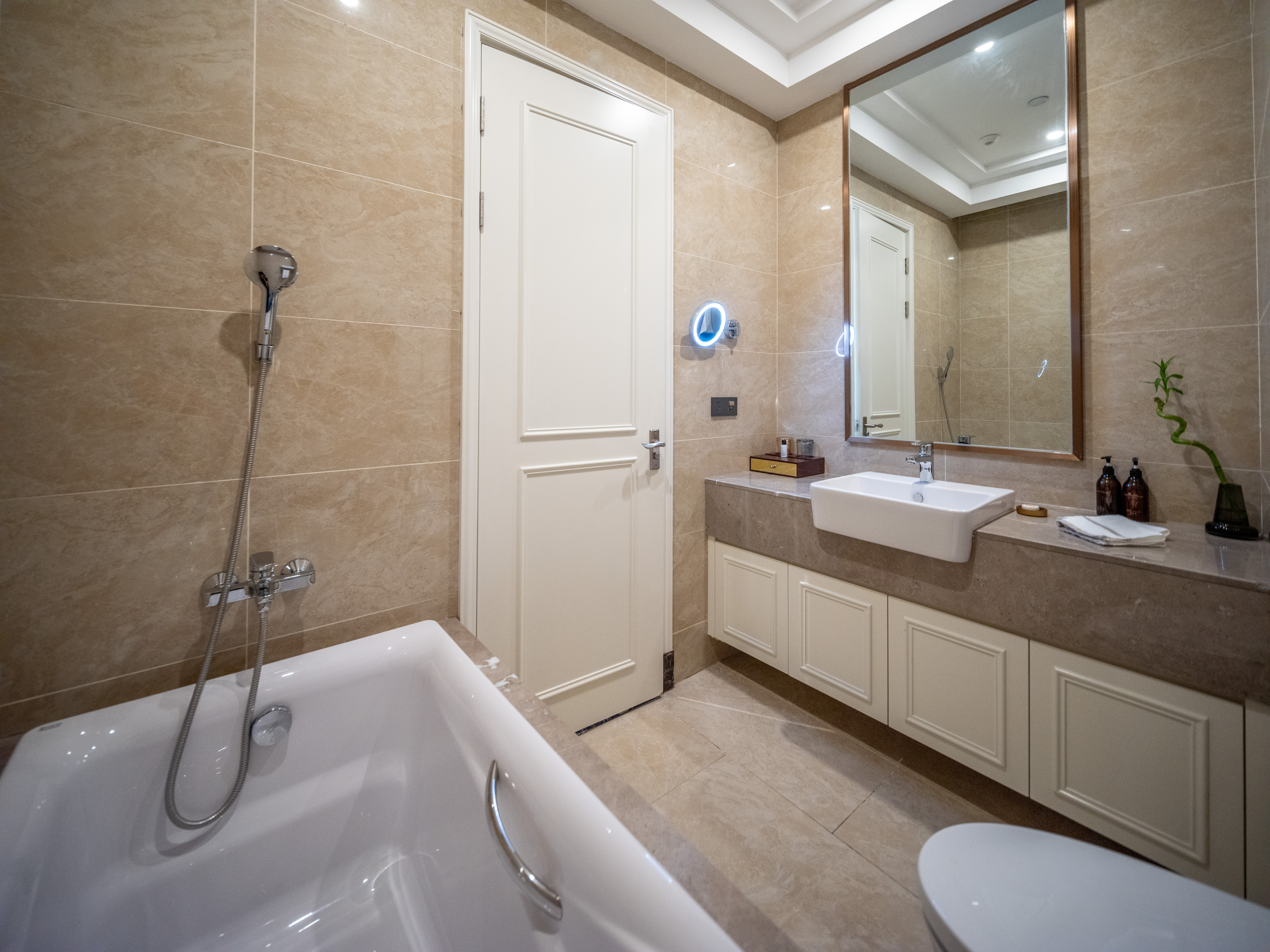 Jiayue Yinhu Hotel Over view