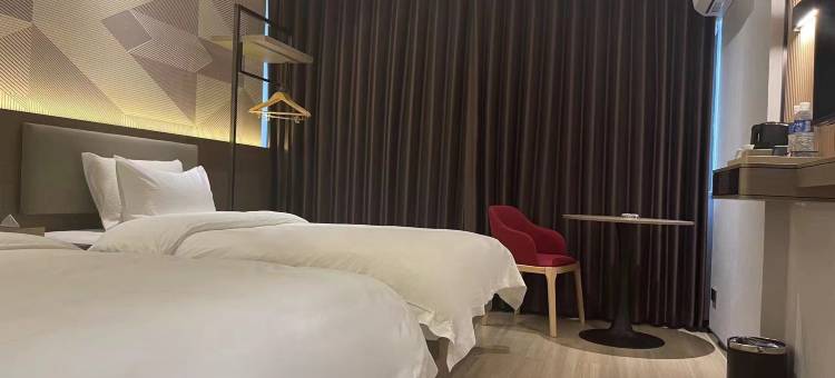 铂曼酒店(通城中星天街店)图片