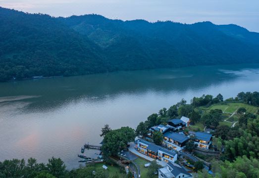 桐庐千帆严陵坞外景图