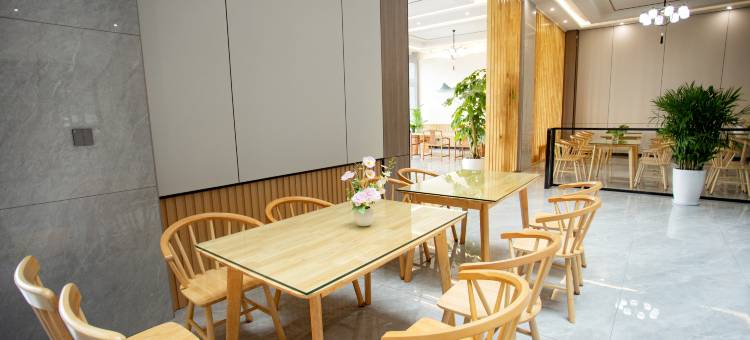 都江堰尘外·山语酒店(青城山高铁站店)图片