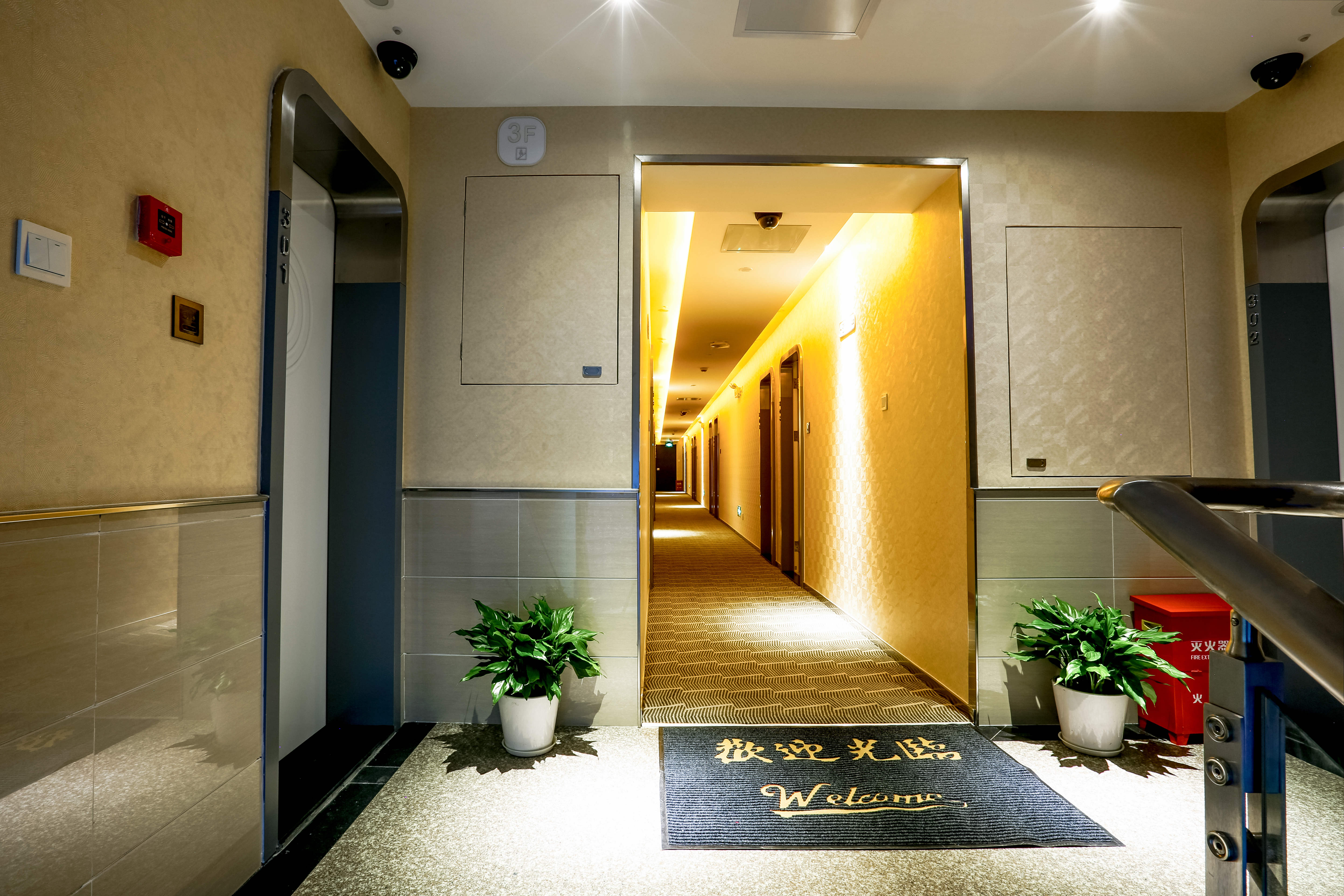 Zsmart Hotel (Shanghai West Nanjing Road Meilongzhen Plaza)Over view