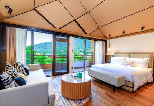 Yuxi Xinping Jia Sa Ai Lao Secret Realm Happy Valley HotelHotel Overview