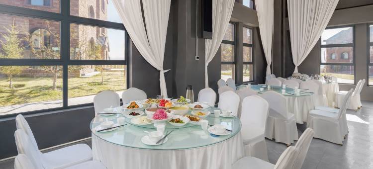 赛里木湖水云杉度假酒店图片