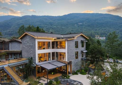 山行野奢影院温泉民宿(成都·都江堰·青城后山·泰安古镇店)