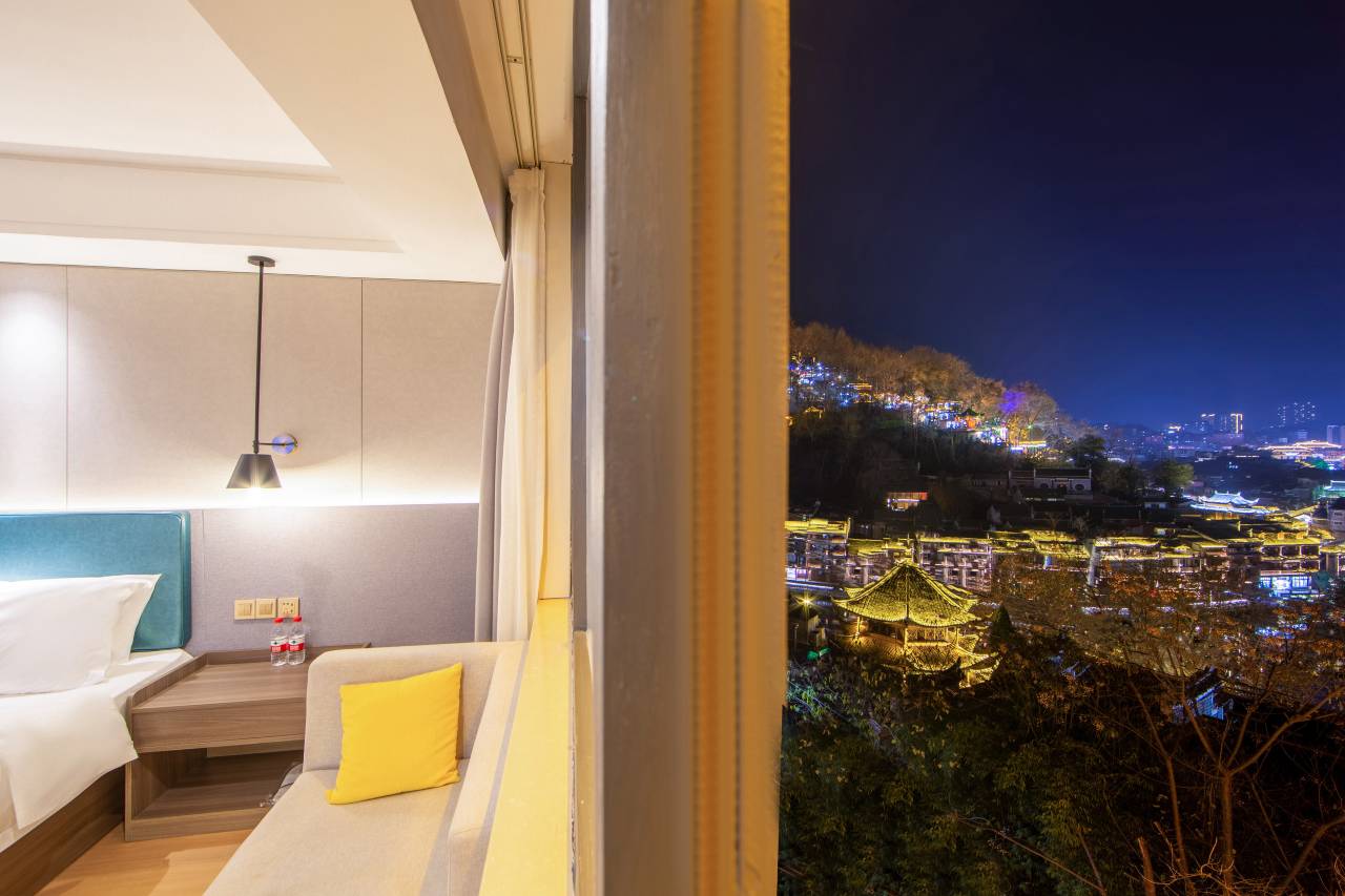 潮漫酒店(凤凰古城店)图片