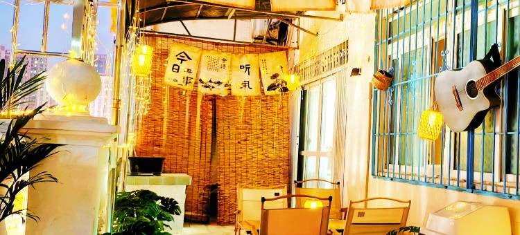雅诗琪露台花园国际青年旅社(武汉武胜路地铁站店)图片