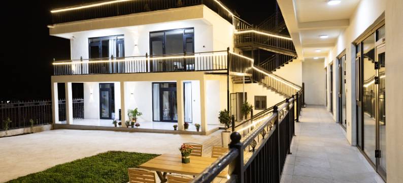 自然接触民宿(那拉提景区店)图片