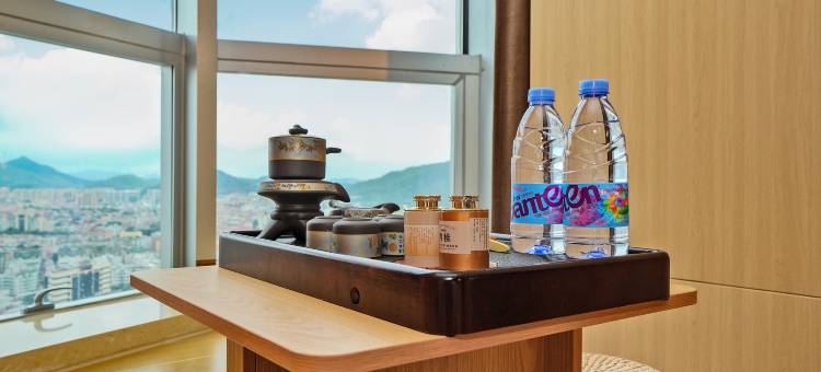 易趣·君临酒店(中山三乡雅居乐车站店)图片