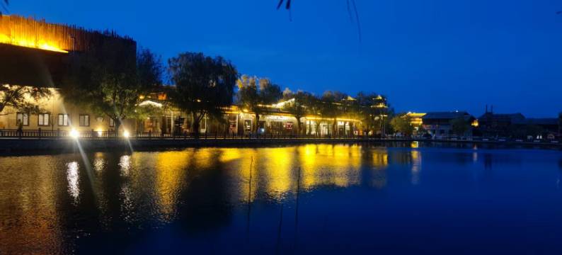 七彩丹霞山景美居酒店图片