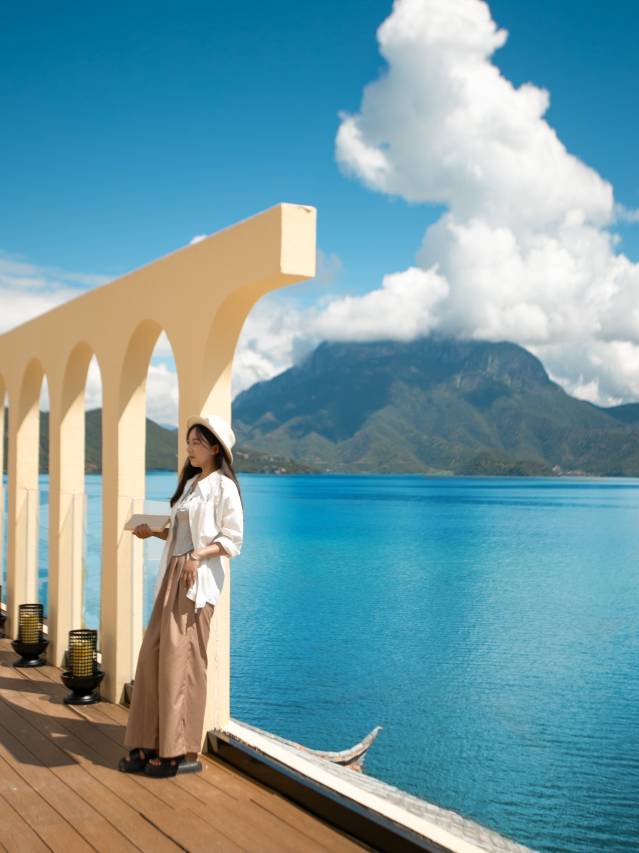 泸沽湖喜雾屿湖景设计师酒店图片
