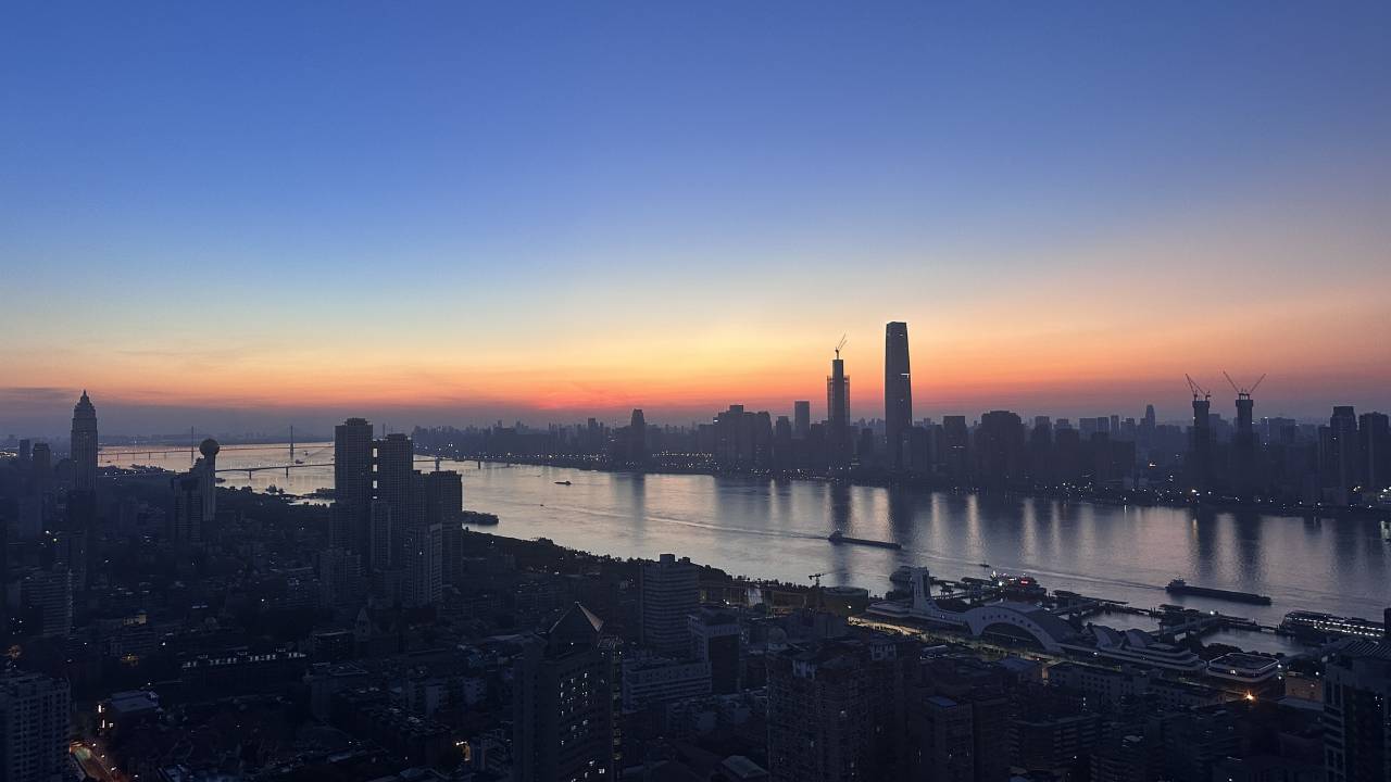 武汉江汉路步行街高空江景亚朵酒店图片