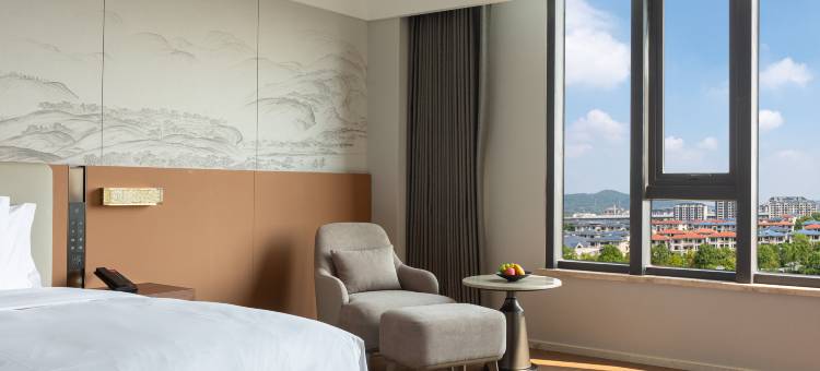 襄阳富春湖畔皇冠假日酒店图片