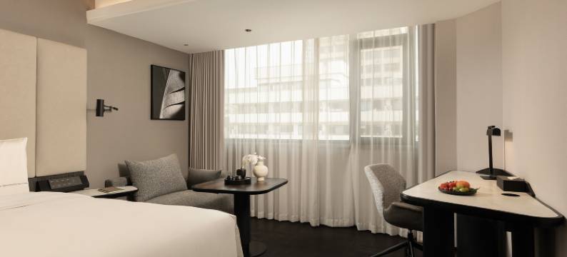 青岛五四广场延安三路地铁站亚朵酒店图片