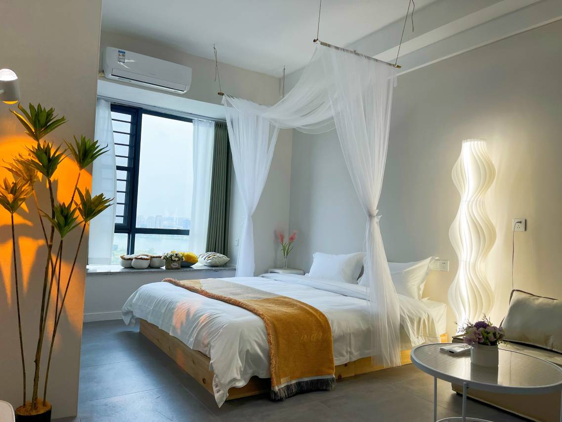 长沙亚兰·W酒店(荟聚洋湖湿地地铁站店)