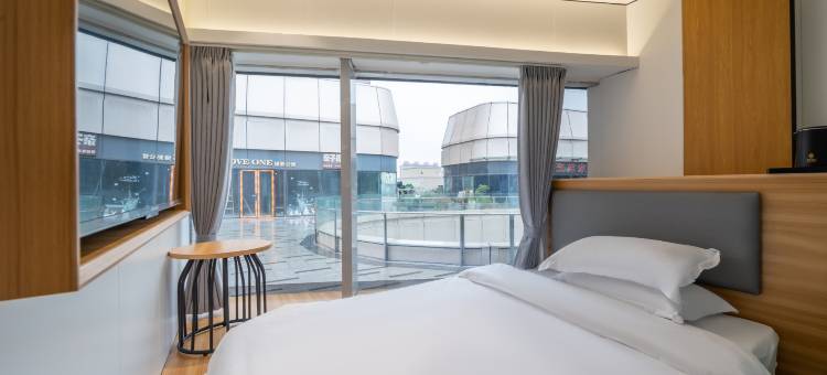 青季酒店MINI(上海宝山天街刘行地铁站店)图片