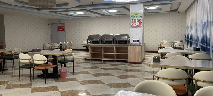 云尚柏庭酒店(泽普法桐公园店)图片