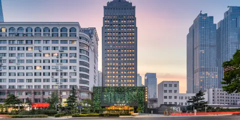 青島五四廣場海景桔子水晶酒店