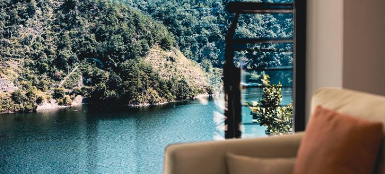 水天一色小栈图片