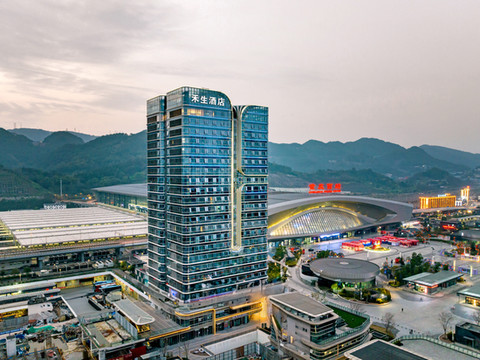 禾生酒店(重庆西站站前广场地铁站店)