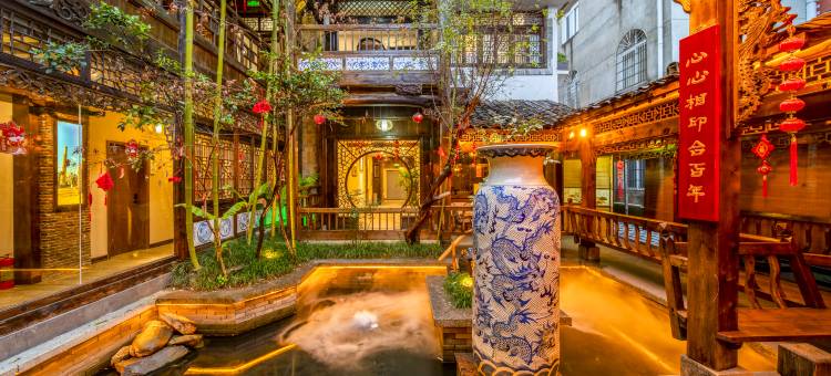 龙凤阁民宿酒店(景德镇高铁北站陶溪川路店)图片