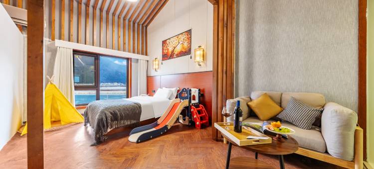 林芝九和精品客栈(尼洋河店)图片