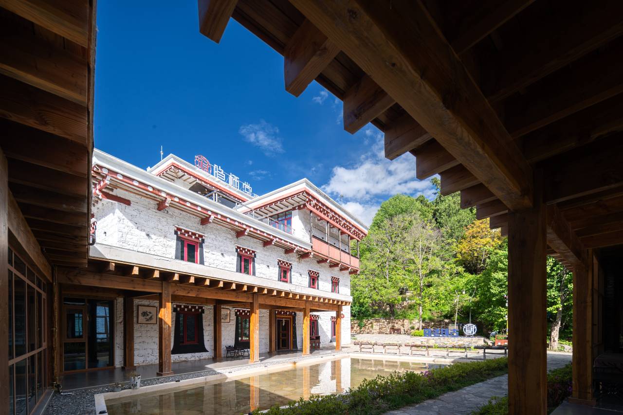 隐栖堂•古村乡韵酒店(丹巴中路藏寨店)图片