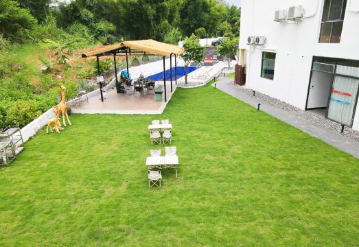 Longmen Chaokai Four Seasons Homestay Hotel Overview