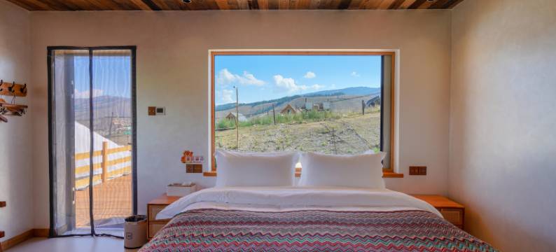 隐山·三十三度假民宿(白哈巴景区店)图片