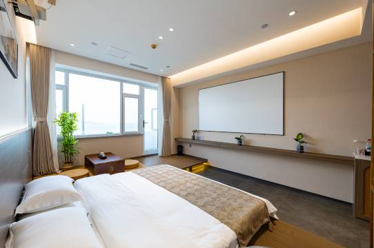 瞰海之星假日酒店(威海幸福门广场刘公岛码头店)