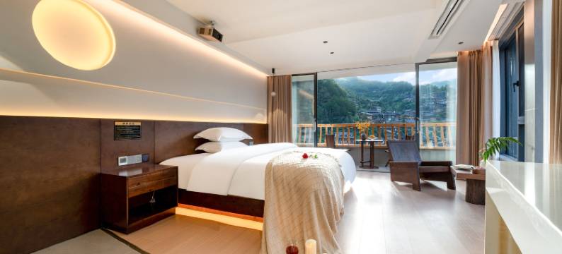 幕辰山居民宿(西江千户苗寨景区六号风雨桥店)图片