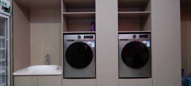 羅蘭·轻居图片