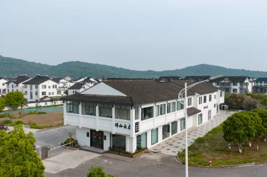 花筑·伴山云启民宿(太湖陆巷古村店)图片